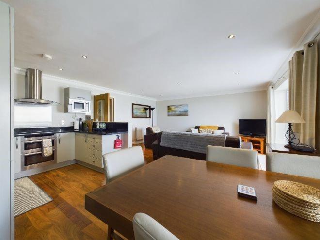 Apartment Cosy 3 Bedroom In With Sea Views *