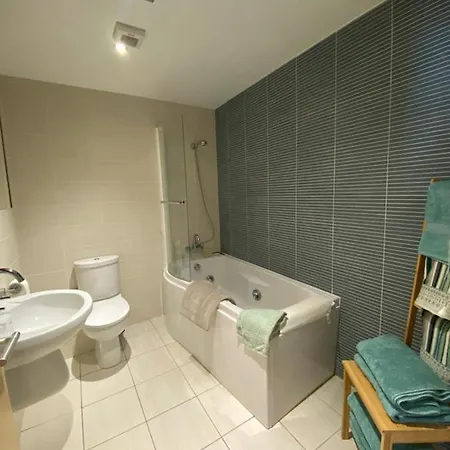 Cosy 3 Bedroom Apartment In Central Portrush With Sea Views Exterior photo