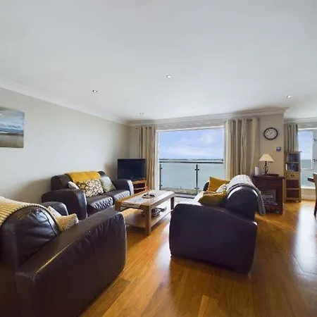 Cosy 3 Bedroom Apartment In Central Portrush With Sea Views Exterior photo