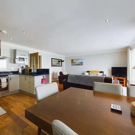 Cosy 3 Bedroom Apartment In Central Portrush With Sea Views Exterior photo