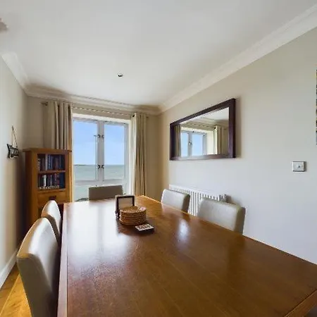 Cosy 3 Bedroom Apartment In Central Portrush With Sea Views Exterior photo