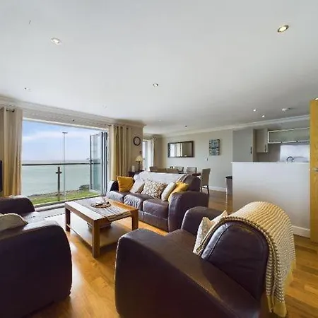 Cosy 3 Bedroom Apartment In Central Portrush With Sea Views Exterior photo