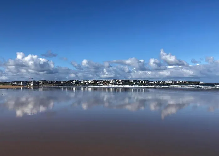 Cosy 3 Bedroom Apartment In Central Portrush With Sea Views