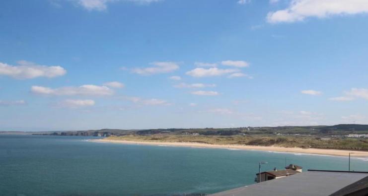 Cosy 3 Bedroom In With Sea Views