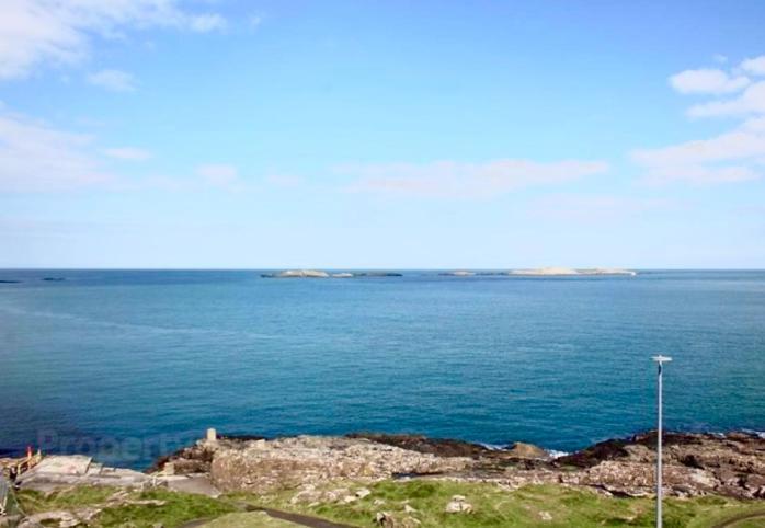 Cosy 3 Bedroom In With Sea Views