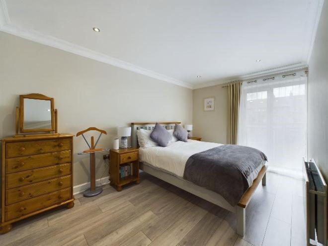 Cosy 3 Bedroom In With Sea Views *