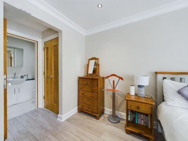 Cosy 3 Bedroom In With Sea Views Apartment